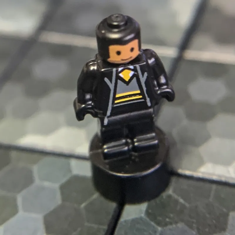Harry Potter>The Brick Show Shop Hufflepuff Student (Nano, Tan Face) - LEGO Harry Potter Minifigure (20